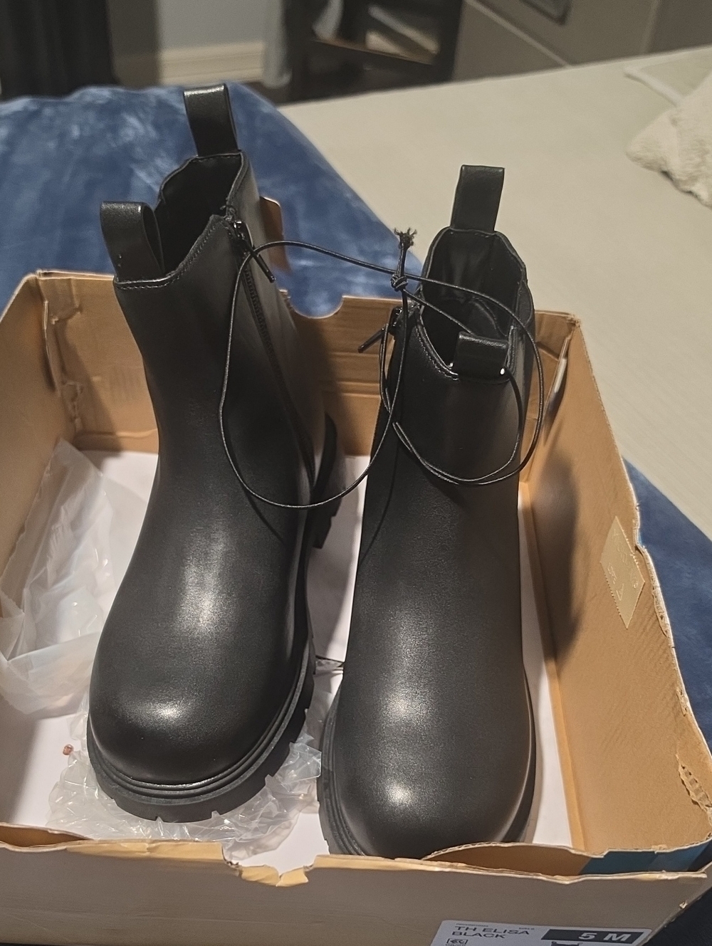 TH Elisa Kids Black Chelsea Boot - Easy Pull-On Style - Picture 2 of 3
